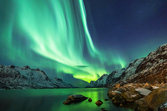 Northern lights glowing above the Vatnajökull glacier, Iceland