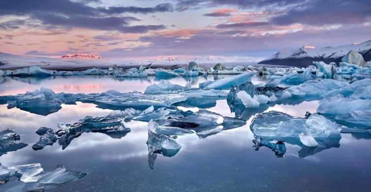 Icebergs floating on the Jökulsárlón glacier lagoon, Iceland